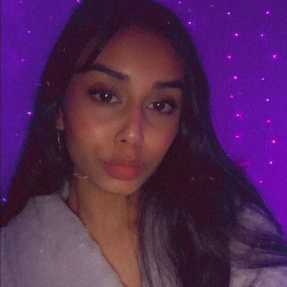 Meet your Posher, Amisha - Picture 2 of 3